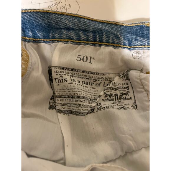 Levi's 501 Women's Jean Shorts - Size 34 - Great Condition! - Picture 6 of 6